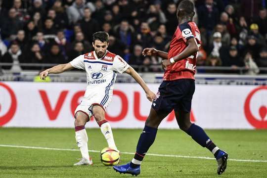 Vào! Leo Dubois (Lyon) đón bóng bật ra và từ rìa vòng cấm, anh ấy tung một cú sút chìm đi vào chính giữa mành lưới. Mike Maignan không thể ngăn bóng vào lưới. Tỉ số là 2:2.