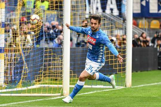 Vào! Một đường chọc khe tuyệt vời của Arkadiusz Milik mở ra khoảng trống cho Amin Younes (Napoli) ngay trong vòng cấm, và anh đã không phạm bất kỳ sai lầm nào khi sút mạnh quả bóng về góc thấp bên phải khung thành. Tỉ số là 0:2.