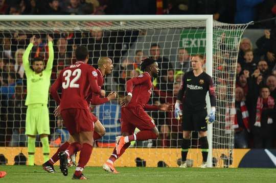Trent Alexander-Arnold thực hiện một đường căng ngang từ quả phạt góc trước đó để đưa bóng đến vị trí của Divock Origi (Liverpool) ở bên trong vòng cấm. Cầu thủ này dứt điểm và ghi bàn, đưa bóng vào góc cao bên trái mành lưới. Một pha kết thúc xuất sắc. 4:0.