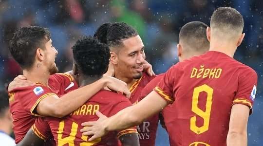 Bóng được treo vào vòng cấm bởi Lorenzo Pellegrini từ quả phạt góc. Đó là một đường căng ngang hoàn hảo đến đúng vị trí của Chris Smalling (AS Roma), người đã có một cú đánh đầu tầm xa uy lực vào góc thấp, sát mép trong cột dọc bên trái, nâng tỉ số lên 1:0.