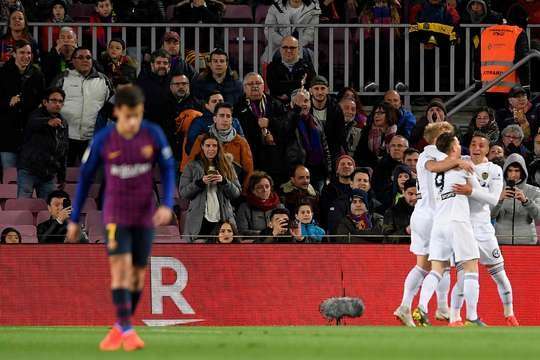Vào! Rodrigo tung một đường chuyền tuyệt vời đến vị trí của Kevin Gameiro (Valencia) trong vòng cấm, và cầu thủ này tận dụng rất tốt cơ hội để dứt điểm gọn gàng vào ngay giữa mành lưới. 0:1.