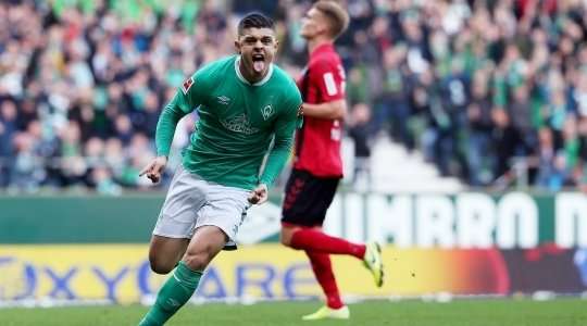 Milot Rashica (Werder Bremen) có một pha đi bóng độc diễn tuyệt vời và dứt điểm từ trong vòng cấm, đánh bại thủ môn Mark Flekken với một cú sút vào góc phải phía dưới. Tỉ số bây giờ là: 1:0.