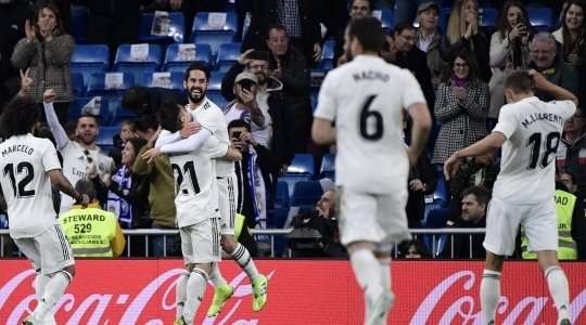 Đường chuyền như đặt của Brahim Diaz đưa bóng đến chân Isco (Real Madrid) ở một vị trí không thể thuận lợi hơn, cầu thủ này như mở cờ trong bụng và dễ dàng đệm bóng vào lưới trống. Tỉ số là 1:1.