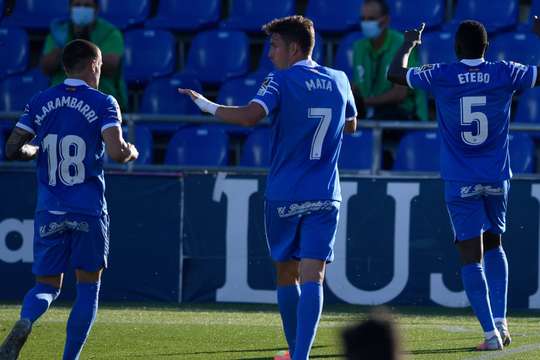 Oghenekaro Etebo (Getafe) nhận một đường chuyền đẹp mắt từ đồng đội và tung cú sút chìm vào góc thấp bên trái khung thành. Một bàn thắng tuyệt vời!