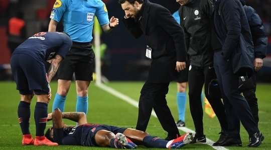 Có vẻ như Presnel Kimpembe (Paris SG) đang gặp khó khăn sau khi bị choáng. Chúng ta sẽ xem liệu anh ấy có thể vượt qua không.