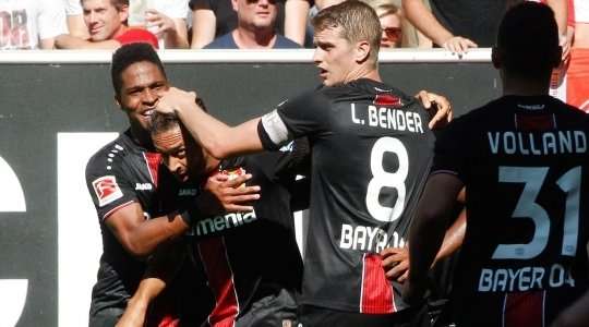 VÀO! Một pha kiến tạo xuất sắc của Kevin Volland, người đóng vai trò then chốt trong việc tổ chức tấn công. Anh ấy dọn cỗ cho Karim Bellarabi (Bayer Leverkusen), người đánh bại Zackary Steffen với một cú sút tuyệt vời vào góc trái phía dưới. 0:3.