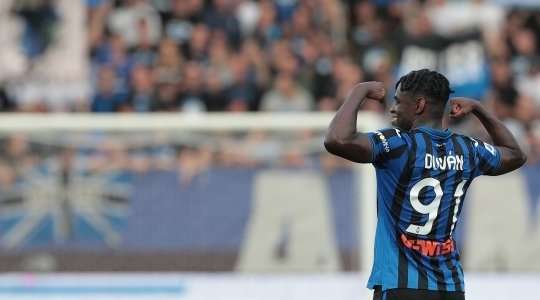 Duvan Zapata (Atalanta) nhận một đường chuyền sát thủ, đặt anh vào thế đối mặt với thủ môn và anh đã ghi bàn với một cú sút lạnh lùng vào phía trong cột dọc bên phải. Một cú dứt điểm tuyệt vời.