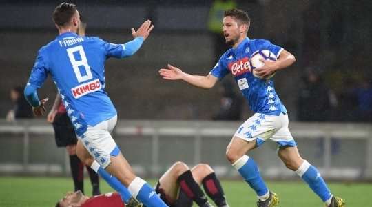 Một đường chuyền bổng hoàn hảo từ Faouzi Ghoulam tìm đến Dries Mertens (Napoli), người đã nhảy cao nhất và đánh đầu từ cự li gần vào góc phải khung thành. Pha dứt điểm có lực và đủ chính xác để hoàn toàn loại bỏ thủ môn Alessio Cragno. Tỉ số bây giờ là: 1:1.