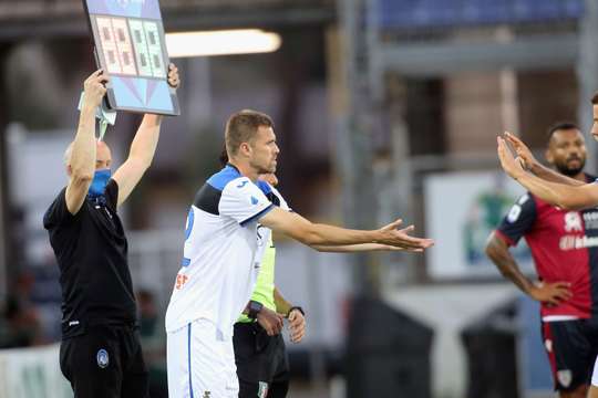 Huấn luyện viên quyết định giới thiệu những gương mặt mới, Josip Ilicic (Atalanta) được trao cơ hội vào sân thay cho Mario Pasalic.