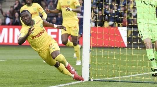 Vào! Samuel Moutoussamy kiến tạo cho Waris Majeed (Nantes) người đệm bóng vào lưới trống. Anh ấy thay đổi tỉ số thành 2:1.