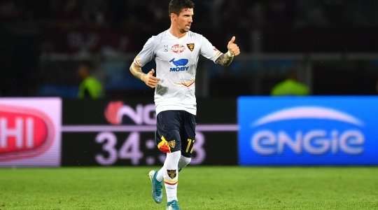Vào! Diego Farias (Lecce) sút bóng bật ra đi chìm vào chính giữa khung thành sau khi bóng đến chỗ anh ấy trong vòng cấm. Tỉ số là 0:1.