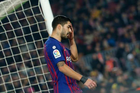 Thủ môn Jordi Masip đã phải rất vất vả để đối phó với cú sút từ Luis Suarez (Barcelona). Cầu thủ này có khoảng trống sau khi nhận được một đường chuyền và sút về phía góc thấp bên trái, nhưng đã không chiến thắng được thủ môn.