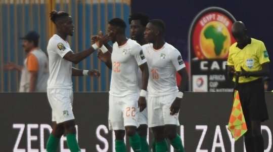 Max Gradel (Bờ Biển Ngà) đón đường căng ngang hoàn hảo vào sâu bên trong vòng cấm từ Franck Kessie và khống chế bóng một cách tinh tế. Tiếp theo, anh tung một cú sút chuẩn xác vào phía trong cột dọc bên trái, nâng tỉ số lên: 0:1.