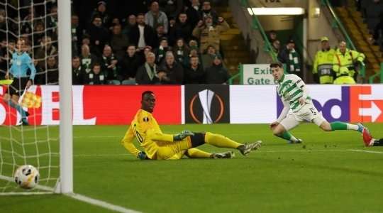 Michael Johnston (Celtic) kết thúc nỗ lực đi bóng đẹp mắt của mình với một cú sút xuất sắc từ trong vòng cấm. Bóng đi vào góc thấp bên trái khung thành và Edouard Mendy chỉ có thể vào lưới nhặt bóng. Tỉ số là 3:0.