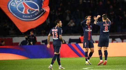 Một quả phạt góc hoàn hảo! Thilo Kehrer (Paris SG) đón đường treo bóng vào và tung một cú đánh đầu uy lực từ gần chấm phạt đền vào góc cao bên trái, nâng tỉ số trận đấu ngày hôm nay lên 2:2.