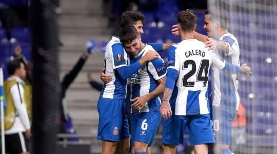 Lluis Marmol (Espanyol) bật cao hơn các hậu vệ đối phương trong vòng 5m50 để đón quả phạt góc và ghi bàn với một cú đánh đầu rất tốt vào góc phải mành lưới. Thủ môn đã không kịp phản ứng trong tình huống vừa rồi. Tỉ số bây giờ là 4:0.