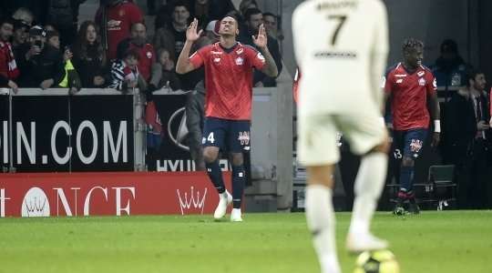 Bóng từ quả đá phạt tìm đến Gabriel (Lille), người đang ở một vị trí rất trống trải và anh đã ghi bàn với một cú đánh đầu sấm sét vào sát mép trong cột dọc bên phải. Một cú đánh đầu tầm xa siêu phẩm!