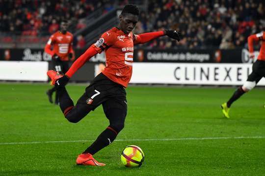 Ismaila Sarr (Rennes) đón một đường chuyền gần rìa vòng cấm và nhắm rất cẩn thật trước khi sút bóng. Pha dứt điểm của anh ấy đi vào góc thấp bên phải, nhưng Regis Gurtner đã rất cảnh giác và không để cho tỉ số thay đổi.