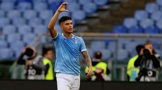 Một cú dứt điểm tinh tế của Joaquin Correa (Lazio). Cú sút từ rìa vòng cấm địa đưa bóng đi thẳng vào phía trong cột dọc bên trái.