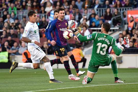 Một đường lốp bóng thông minh mở ra cơ hội cho Lionel Messi (Barcelona) khi anh không bị ai kèm ở trong vòng cấm. Anh quan sát nhanh và có một cú sút tốt về phía khung thành, nhưng thủ môn David Soria đã dễ dàng bắt gọn bóng.