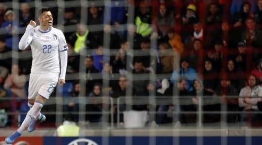 Stephan El Shaarawy (Ý) ghi bàn! Stephan El Shaarawy (Ý) được kiến tạo bởi Bryan Cristante và anh ấy đã cho thấy sự bình tĩnh tuyệt vời trong vòng cấm để sút vào góc trái phía dưới. 0:4.