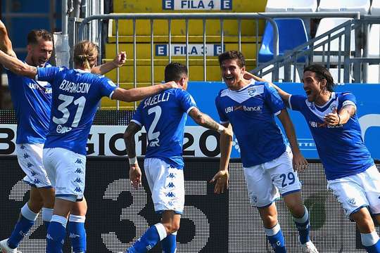 Vào! Birkir Bjarnason kiến tạo cho Alessandro Semprini (Brescia) người đệm bóng vào lưới trống. Anh ấy thay đổi tỉ số thành 2:0.