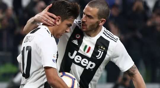 Một quả phạt đền thành công! Paulo Dybala (Juventus) bình tĩnh sút bóng chuẩn xác, không cho thủ môn một cơ hội nào.