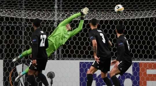 Vào! Sequeira thực hiện một quả tạt tốt từ quả phạt góc và bóng tìm đến Paulinho (Braga) một cách hoàn hảo. Cầu thủ này đánh đầu căng như kẻ chỉ từ gần chấm phạt đền, đưa bóng thẳng vào góc phải khung thành. Tỉ số là 1:0.