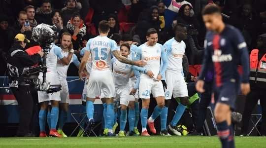 Vào! Lucas Ocampos Valere Germain (Marseille), người cho thấy quyết tâm tuyệt vời để đón bóng trước một vài hậu vệ và từ trong vòng cấm tung đưa nó vào góc phải phía dưới 1:1.