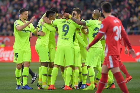 Một cú sút tuyệt vời! Nelson Semedo (Barcelona) thể hiện sự bình tĩnh tuyệt vời trong vòng cấm để tung một cú sút nhanh vào phía trong cột dọc bên phải. Tỉ số là 0:1.