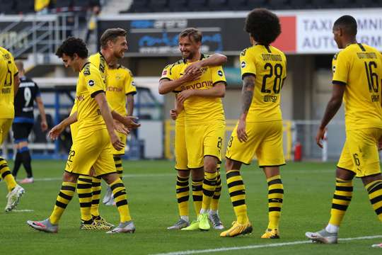 Vào! Marcel Schmelzer (Dortmund) dứt điểm từ cự li gần với một cú sút dễ dàng và anh ấy thay đổi tỉ số thành 1:5. Kiến tạo bởi Axel Witsel.