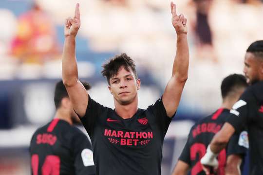 Bóng bật ra và đến chân của Oliver Torres (Sevilla) ở ngay bên ngoài vòng cấm. Anh không hề do dự và tung một cú sút tuyệt vời vào góc trái phía dưới. Pha dứt điểm đi ra ngoài tầm với của thủ thành Ivan Cuellar và tỉ số đã được thay đổi thành 0:1.