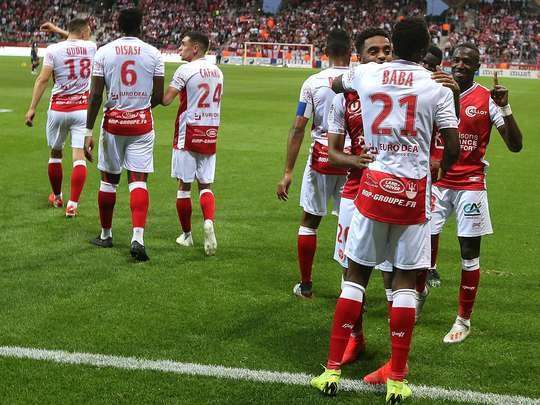 Vào - 1:0! Remi Oudin chuyền bóng đến Baba Rahman (Reims) và cầu thủ này có một cú sút từ cự ly gần vào lưới, trong sự bất lực của thủ môn.