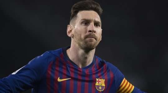 Lionel Messi (Barcelona) tung một cú sút tuyệt hảo từ rìa vòng cấm và bóng đập xà ngang vào lưới. Một pha dứt điểm xuất sắc!