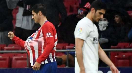 Alvaro Morata (Atl. Madrid) đón đường căng ngang hoàn hảo vào sâu bên trong vòng cấm từ Juanfran và khống chế bóng một cách tinh tế. Tiếp theo, anh tung một cú sút chuẩn xác vào phía trong cột dọc bên trái, nâng tỉ số lên: 1:0.