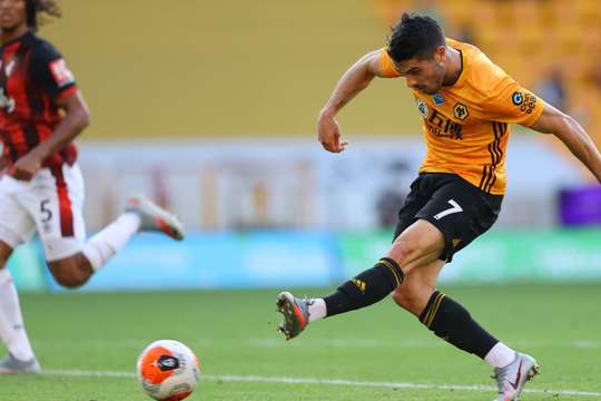 Pedro Neto (Wolves) có một màn trình diễn kỹ thuật rất hấp dẫn khi anh một mình rê bóng xâm nhập vòng cấm đối phương và kết thúc với một cú sút nắn nót đi chệch cột dọc bên phải!