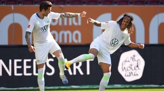Daniel Ginczek (Wolfsburg) đón một đường chuyền chính xác vào sâu bên trong vòng cấm từ Kevin Mbabu, và cầu thủ này đã đánh bại thủ môn với một cú sút chìm chuẩn xác vào chính giữa khung thành. Tỉ số được nâng lên 1:2.