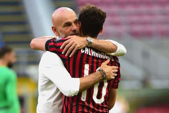 Như vậy là sẽ không có thêm sự bất ngờ nào nữa, trọng tài vừa thổi hồi còi chung cuộc.