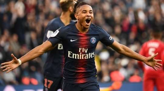 Vào! Marco Verratti nạp đạn cho Christopher Nkunku (Paris SG) ở một vị trí bên trong vòng cấm, và cầu thủ này đã giữ được cái đầu lạnh để sút bóng vào góc thấp bên phải khung thành. Tỉ số là 1:0.
