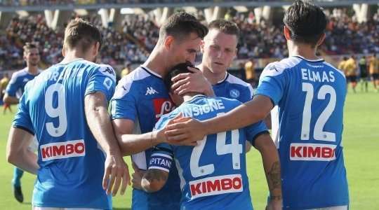 Vào! Lorenzo Insigne (Napoli) sút bóng vào góc trái khung thành, vượt qua tầm với của Gabriel dù thủ môn đã đổ người hết cỡ.