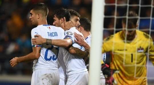 Alessio Romagnoli (Ý) bật lên đón một quả tạt tốt và ghi bàn với một cú đánh đầu đập đất và đi vào phía trong cột dọc bên phải. Thủ môn đã không có cơ hội nào để cản phá.