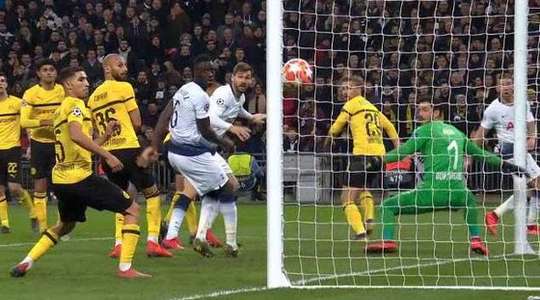 Fernando Llorente (Tottenham) đón quả phạt góc và thể hiện khả năng săn bàn của mình với một cú đánh đầu lạnh lùng từ cự li gần vào góc phải cầu môn. Tỉ số là 3:0.