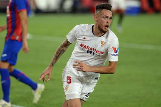 Lucas Ocampos (Sevilla) đón đường căng ngang hoàn hảo vào sâu bên trong vòng cấm từ Jesus Navas và khống chế bóng một cách tinh tế. Tiếp theo, anh tung một cú sút căng vào ngay giữa khung thành, nâng tỉ số lên: 1:0.