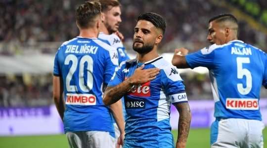 Vào! Lorenzo Insigne (Napoli) giành chiến thắng trên chấm phạt đền bằng một cú sút không thể cản phá, vượt qua tầm với của thủ môn Bartlomiej Dragowski vào góc thấp bên phải.