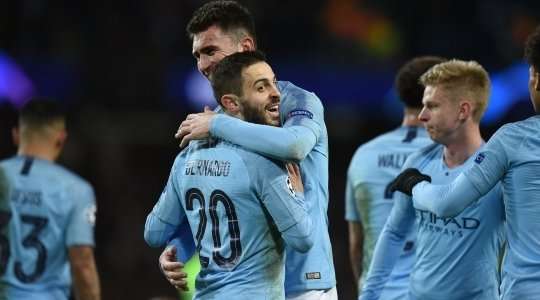 Leroy Sane thực hiện một đường chuyền sắc như dao cạo và Bernardo Silva (Manchester City) đã thoát xuống, tung một cú sút chìm từ rìa vòng cấm làm tung lưới khung thành đối phương! Bóng đập cột dọc bên phải vào lưới, khiến thủ môn không kịp trở tay. Tỉ số là 5:0!