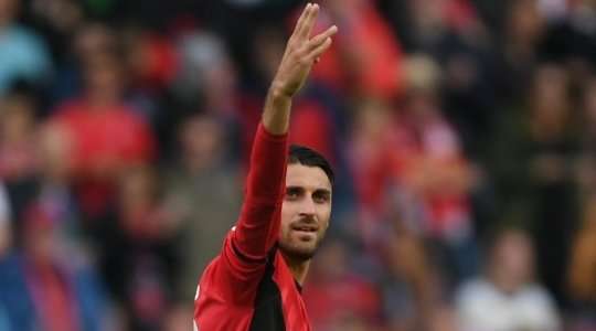 Một bàn thắng ngoạn mục! Vincenzo Grifo (Freiburg) bứt tốc như một mũi lao vào vòng cấm để đón quả tạt và sút bóng vào góc thấp bên trái, để mặc thủ môn đứng chôn chân sững sờ!