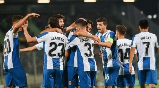Một đường chuyền sát thủ của đồng đội đưa bóng đến chân Victor Campuzano Bonilla (Espanyol), đặt anh vào thế đối mặt với thủ môn. Không làm đồng đội của mình thất vọng, cầu thủ này tung một cú sút chìm thành bàn vào mép trong cột dọc bên trái.