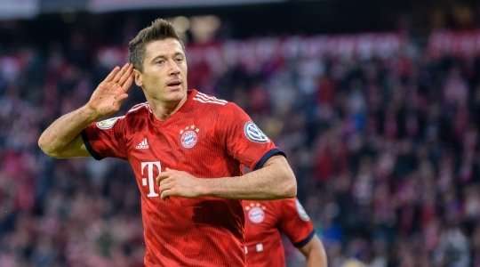 Robert Lewandowski (Bayern Munich) nhận một đường chuyền thú vị bên trong vòng cấm và anh sút bóng lọt qua thủ môn vào lưới. Một pha dứt điểm xuất sắc!