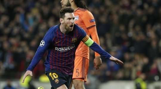 Lionel Messi (Barcelona) có một pha đi bóng độc diễn tuyệt vời và dứt điểm từ trong vòng cấm, đánh bại thủ môn Mathieu Gorgelin với một cú sút vào góc trái phía dưới. Tỉ số bây giờ là: 3:1.