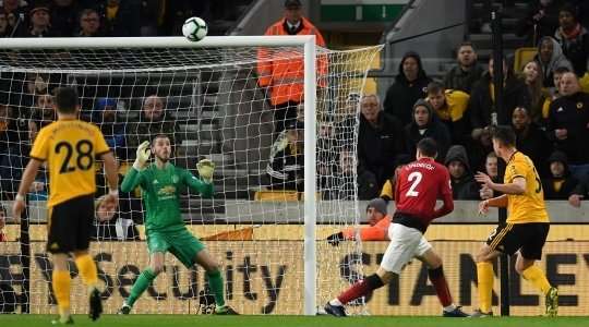 Matt Doherty chọc khe cho Leander Dendoncker (Wolves) thoát xuống xâm nhập vào vòng cấm, anh có nhiều thời gian và sự lựa chọn, tuy nhiên tình huống nguy hiểm chỉ kết thúc bằng một cú sút đi vọt xà ngang. Rất tiếc cho một cơ hội ngon ăn!